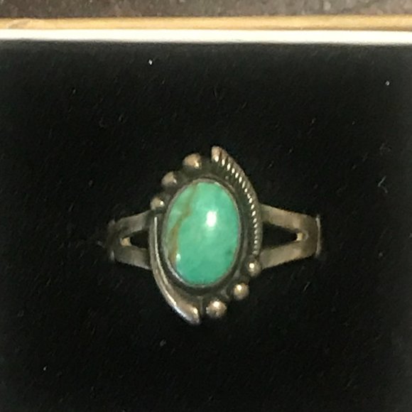 Vintage Jewelry - Sterling Silver Turquoise Ring